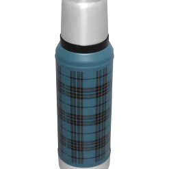 Outlet 🥰 Stanley The Vintage Loom Legendary Classic Bottle | 1.0 QT 👍 -SWEESE Shop B2B Web PNG The Vintage Loom Classic Bottle 1 0QT Balsam Plaid Hero Back