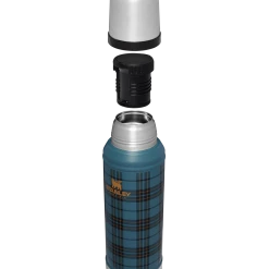 Outlet 🥰 Stanley The Vintage Loom Legendary Classic Bottle | 1.0 QT 👍 -SWEESE Shop B2B Web PNG The Vintage Loom Classic Bottle 1 0QT Balsam Plaid Hero Exploded