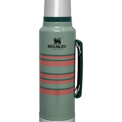 Hot Sale 🤩 Stanley The Vintage Loom Legendary Classic Bottle | 1.5 QT 🧨 11 Hot Sale 🤩 Stanley The Vintage Loom Legendary Classic Bottle | 1.5 QT 🧨 -SWEESE Shop B2B Web PNG The Vintage Loom Classic Bottle 1 5QT Heritage Stripe Front